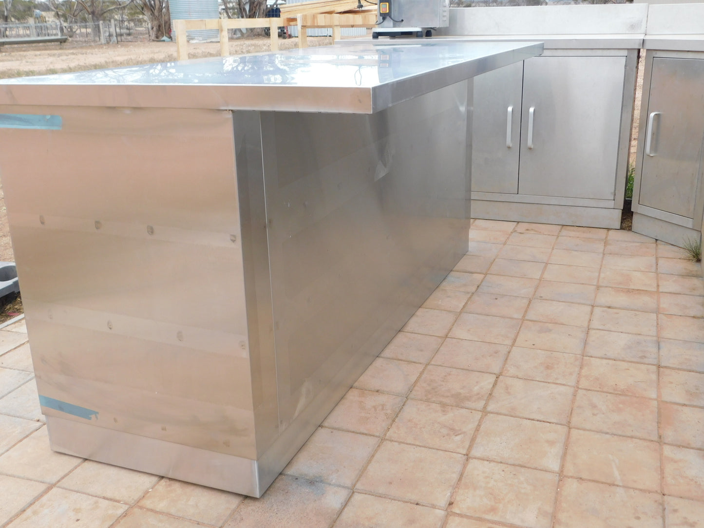 STAINLESS STEEL COMMERCIAL/ DOMESTIC KITCHEN BREAKFAST ISLAND BENCH