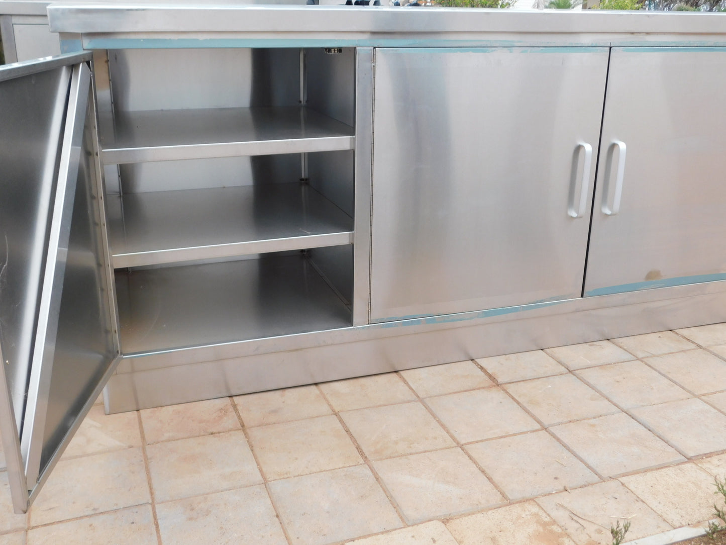 STAINLESS STEEL COMMERCIAL/ DOMESTIC KITCHEN BREAKFAST ISLAND BENCH